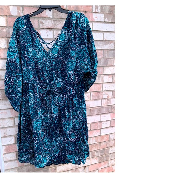 Torrid sz‎ 4 or 26/28 Teal Blue Print Top V Neck Criss Cross Back Plus Size 4 - Picture 1 of 3